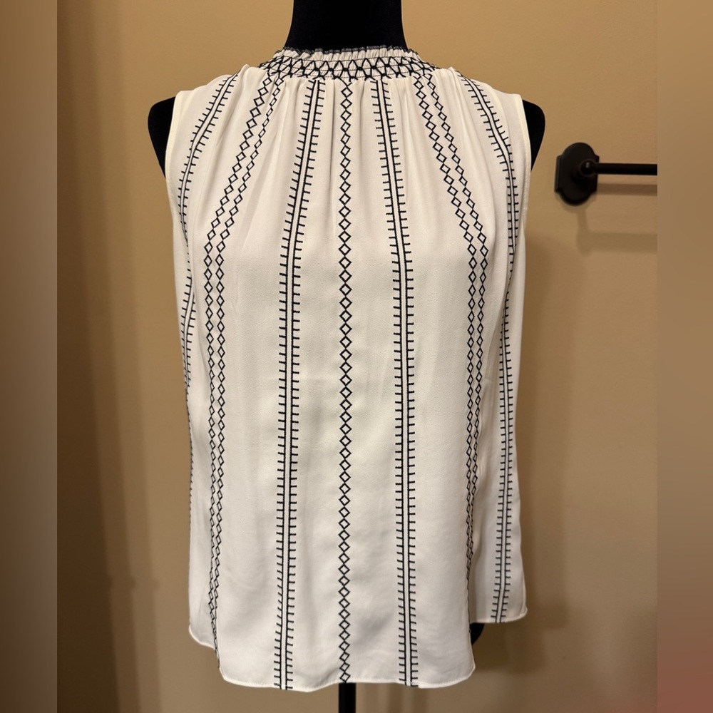 White House Black Market White Sleeveless Blouse Black & White
